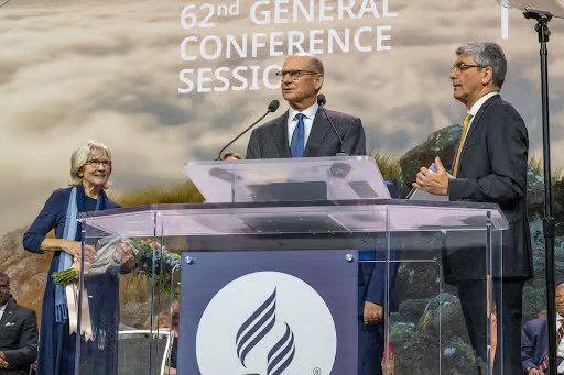 Former GC president addresses the more than 40,000 Seventh-day Adventist members and guests gathered in the America’s Center dome in St. Louis on July 12. Photo: Jim Botha / Adventist Media Exchange
